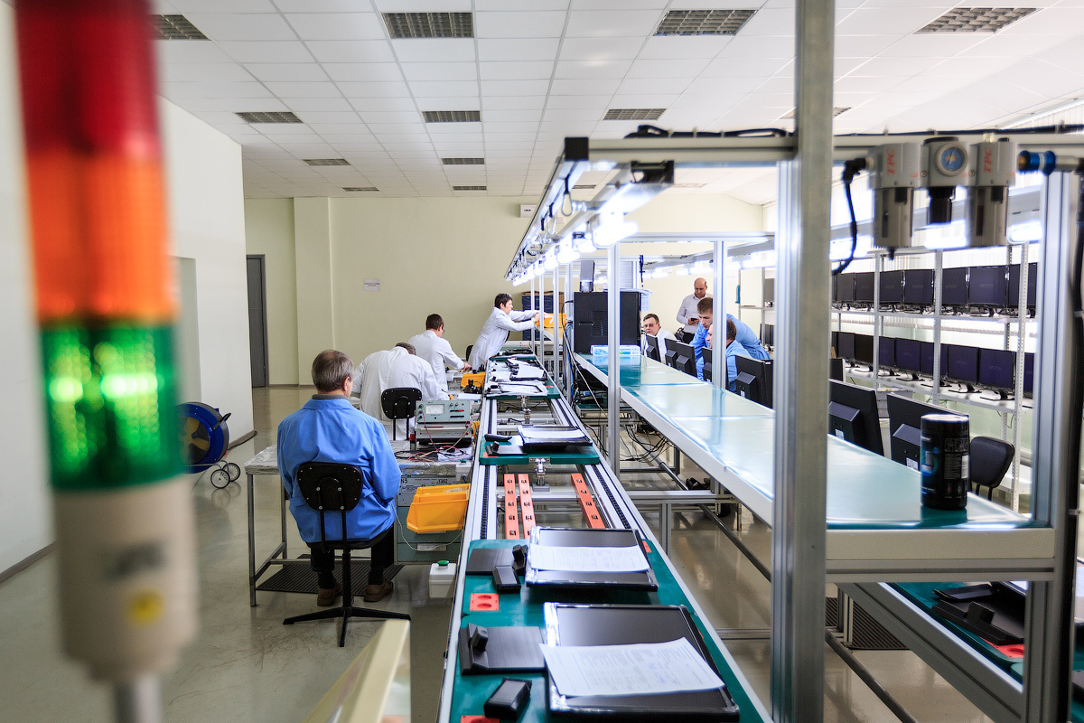 Производство мониторов INFOTON. tech.onliner.by. Листайте вправо