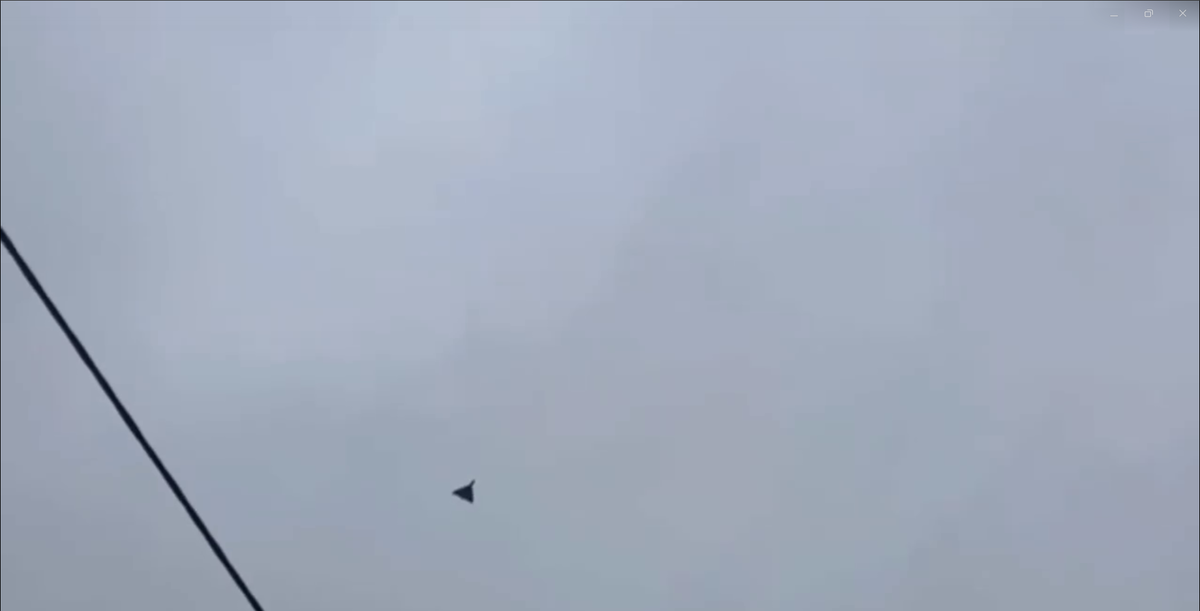 Дрон пролетает над Киевской областью. Стоп-кадр видео.