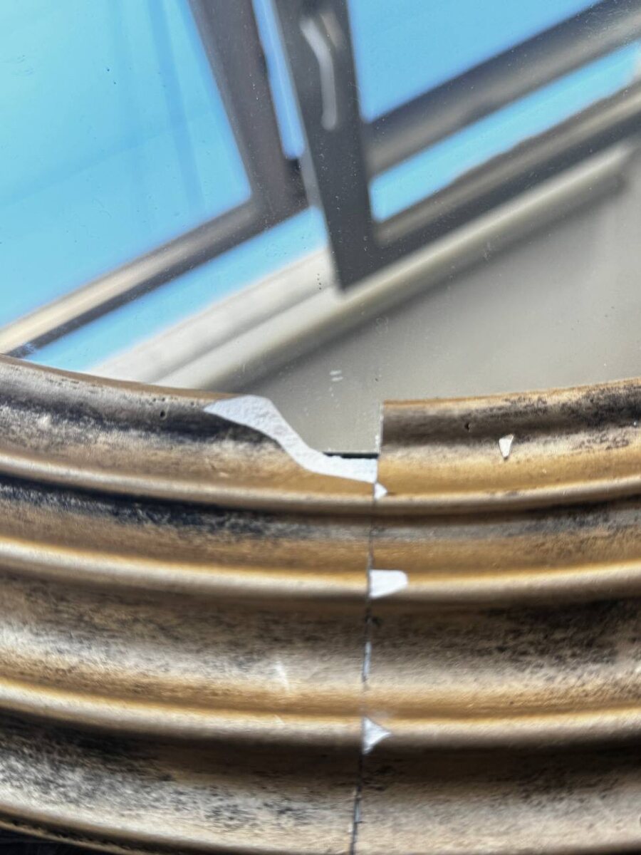 Трещина на зеркало