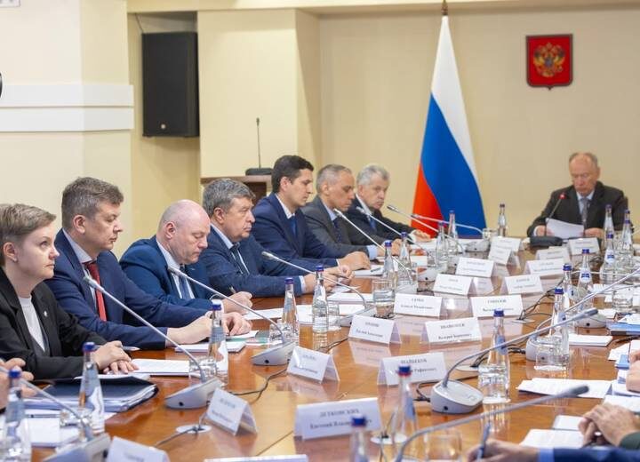 Николай Патрушев призвал активнее стимулировать модернизацию рыболовных судов / Фото: Морская коллегия России  📷
