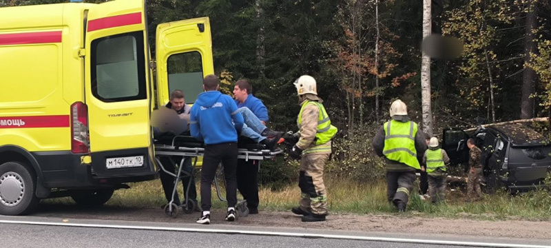    Реанимобиль увозил пострадавшего с места ДТП в КарелииГоскомитет Карелии по ОЖ и БН