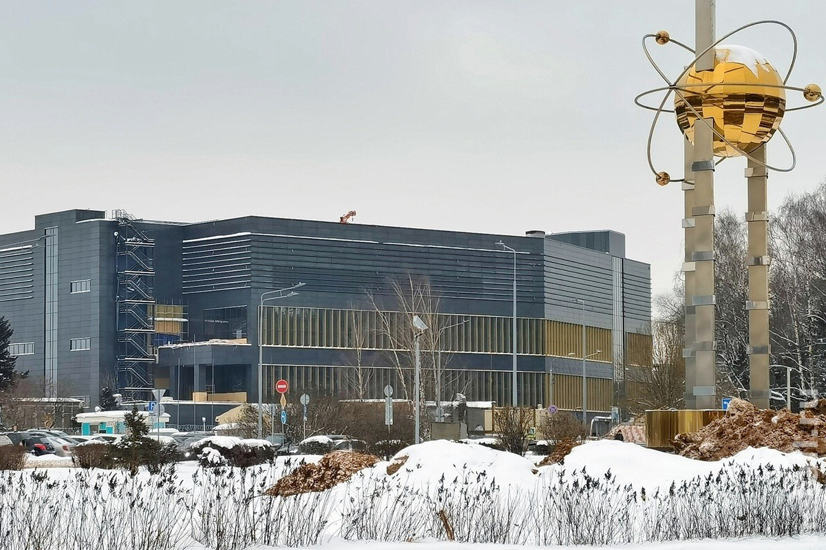 Производственное здание НМ-Тех в Зеленограде в снежный сезон — внешнее фото корпуса. Источник: Zelenograd.ru