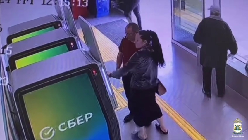    В Югре посадили на восемь лет организатора преступной группы из Крыма, похищавшей деньги у пенсионеров