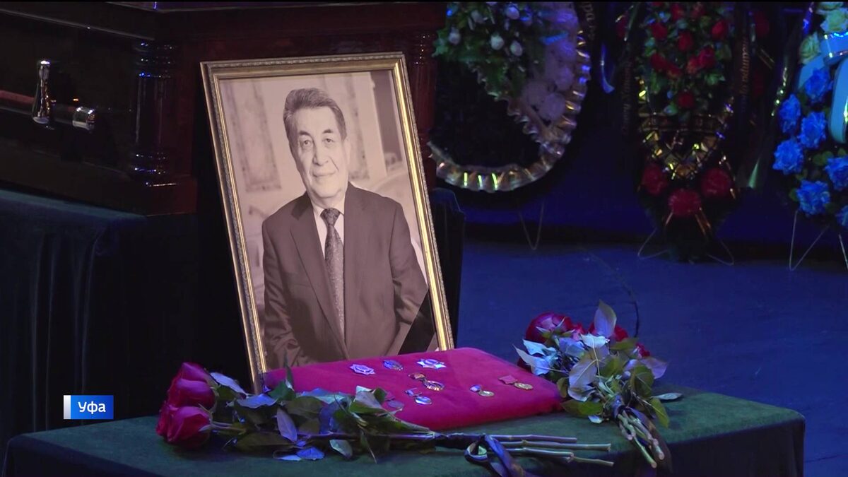    В Уфе простились с народным артистом России и Башкирской АССР Олегом Хановым – сюжет «Вестей»