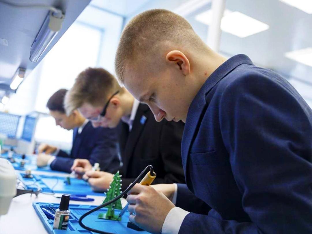    Для школьников Мегиона открыли дополнительные программы по робототехнике