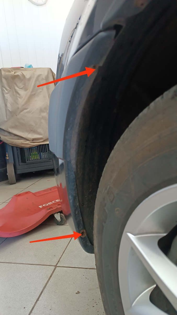 Саморезы бампера со стороны колёса. 