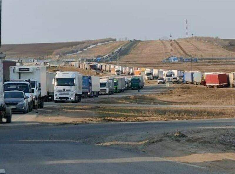 Образовался значительный затор.