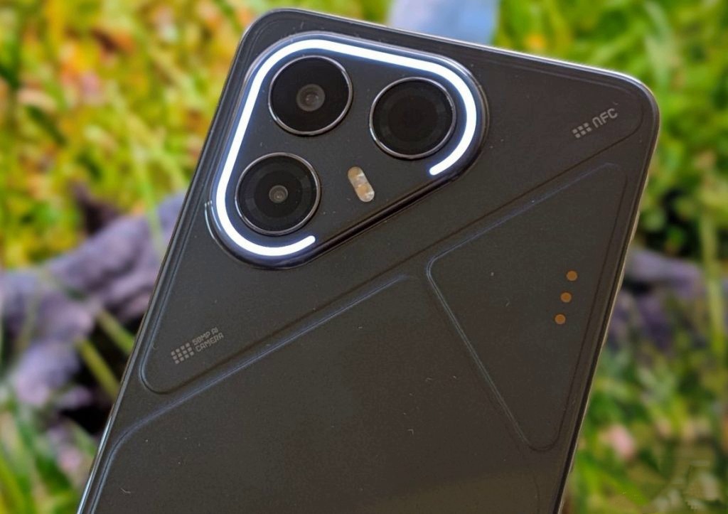    Экстерьер моделей привлекает внимание и выглядит модно. Фото: fonearena.com