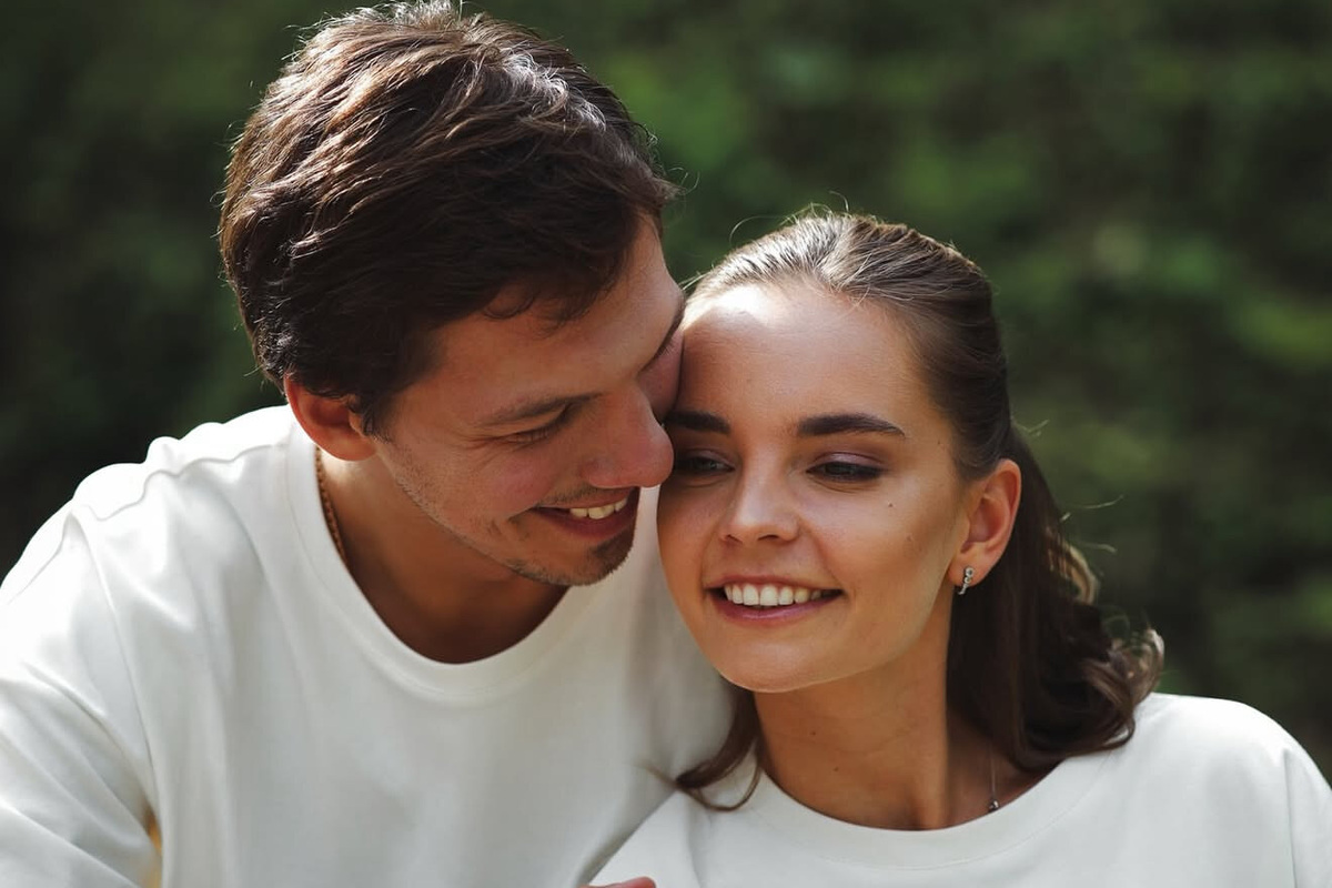     «Совмещать оказалось невозможно»: Дина Аверина призналась, что пожертвовала карьерой после брака с Дмитрием Соловьевым