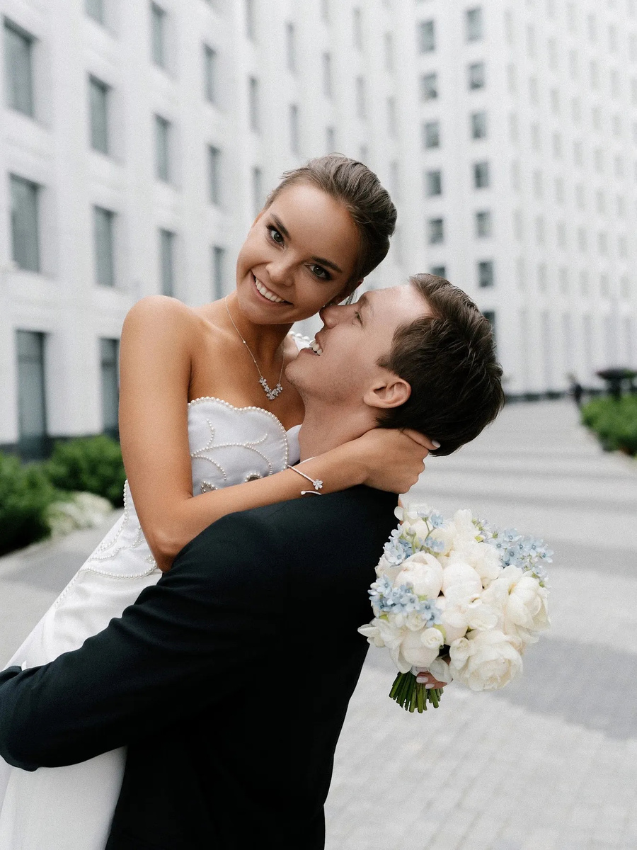    Дина Аверина и Дмитрий Соловьев поженились в июлеСоцсети Дмитрия Соловьева