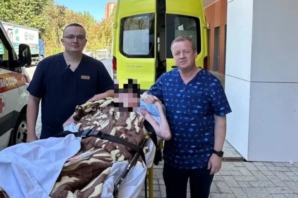    Прыгал по вагонам.