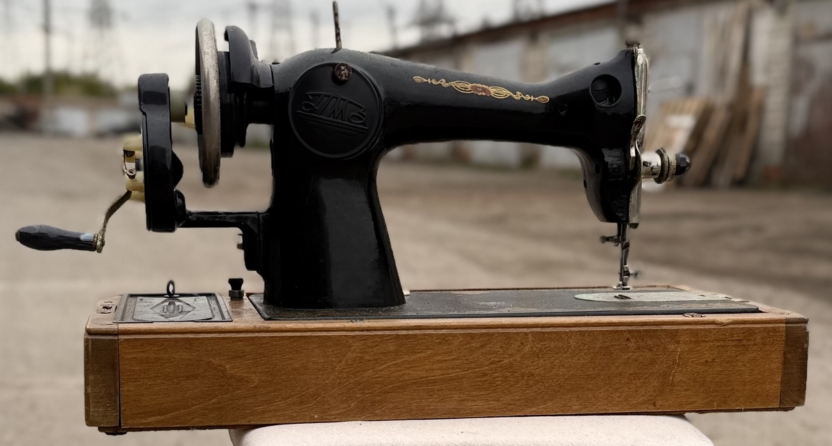 Та самая , найденная швейная машинка при уборке 