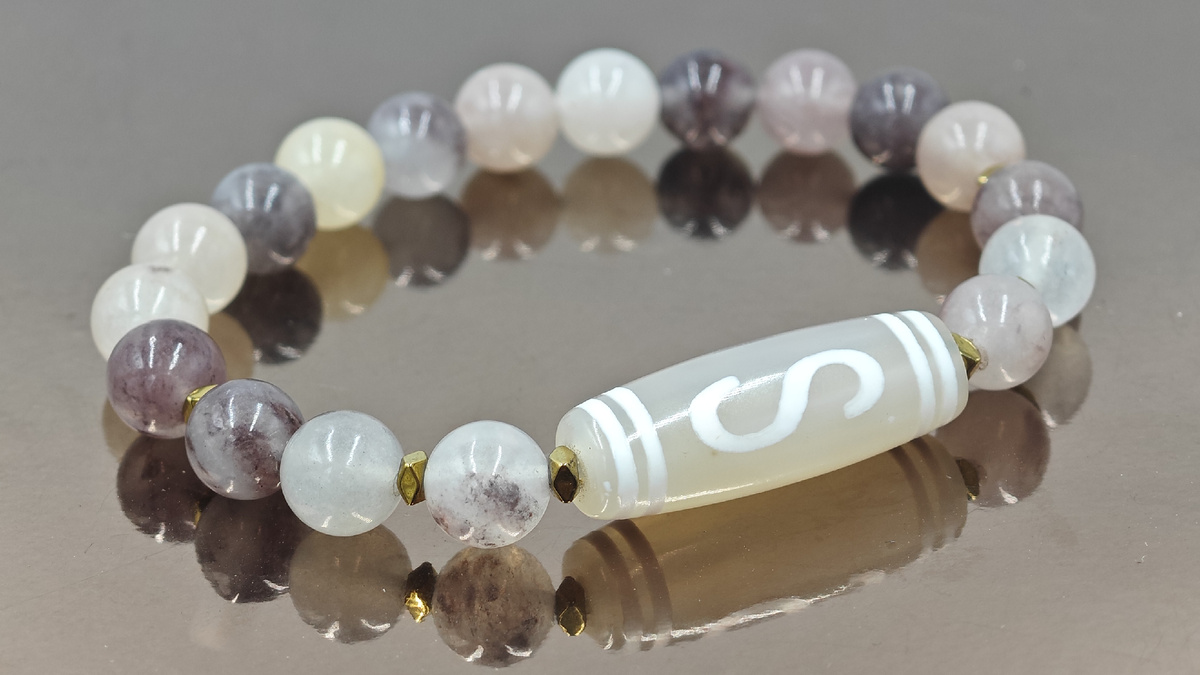 Браслет из серого агата с бусиной Дзи Денежный крючок"