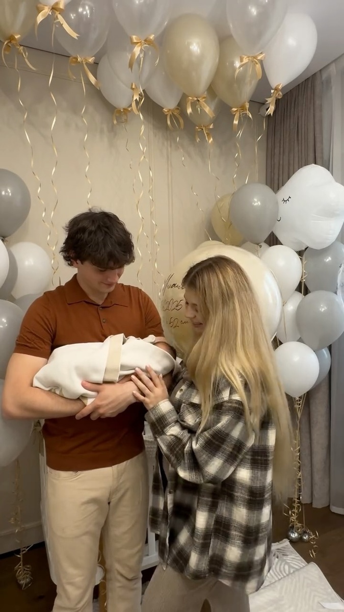    Макар Игнатов и Александра Трусова с сыномСоцсети Александры Трусовой