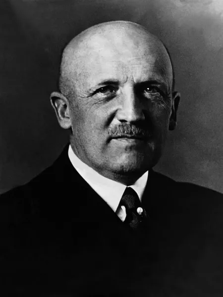 Курт фон Шляйхер. Последний канцлер Веймарской республики. Оригинал по ссылке:https://rus.team/people/kurt-fon-shlejkher-kurt-ferdinand-friedrich-hermann-von-schleicher