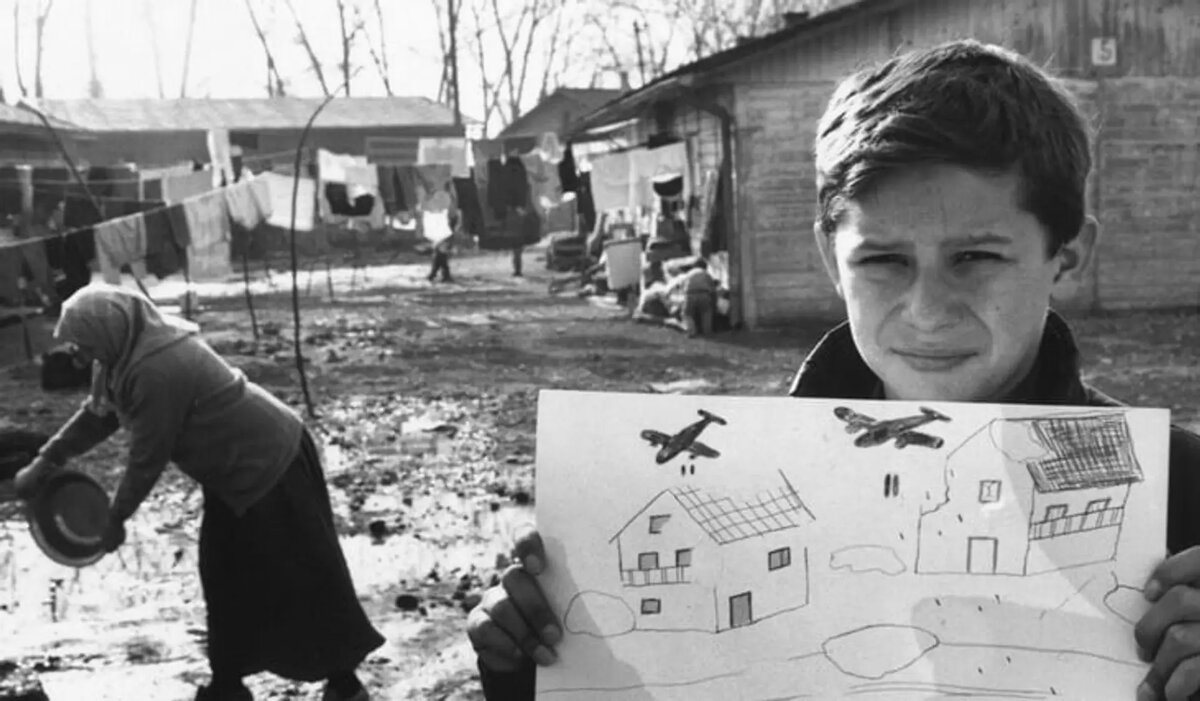 Мальчик-беженец в лагере для боснийских мусульман в Загребе в 1993 году. ©Kevin Weaver/Getty Images