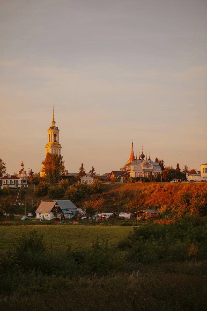На территории Ризоположенского монастыря ищите самую большую колокольню Суздаля - Преподобенскую