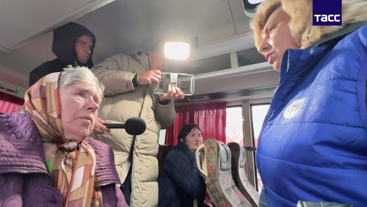    Кадры возвращения 10-ти курян, незаконно удерживаемых киевским режимом