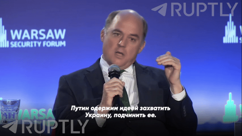 На представительном форуме русофобов экс-министр позволил себе вслух сказать то, что обычно остаётся неозвученным, но всегда имеется в виду западными элитами. GIF видео:  ТГ-канал "Ruptly Первое Российское Видеоагентство".