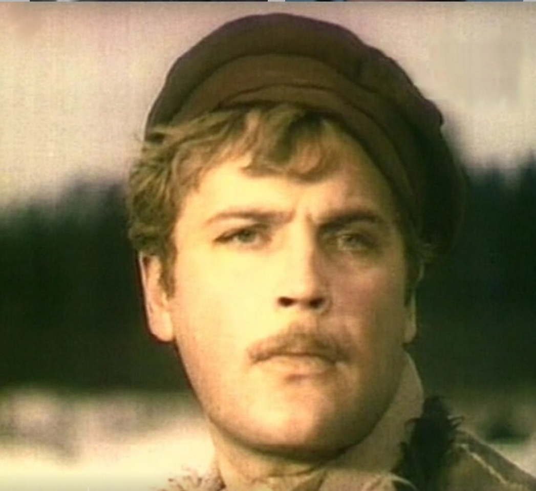 Флор в «Тени исчезают в полдень»