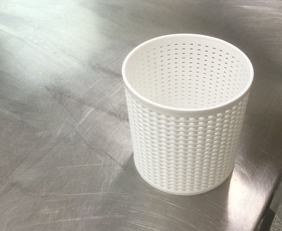 Мягкая перфорированная форма для оттока сыворотки