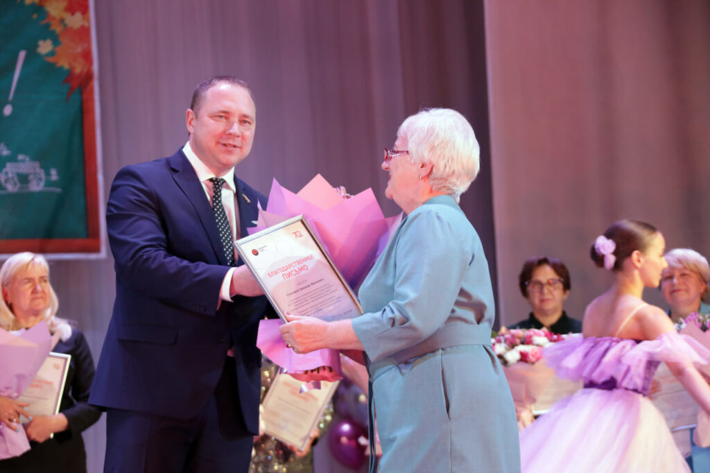    «Уральская Сталь» премировала лучших педагогов Новотроицка «О»