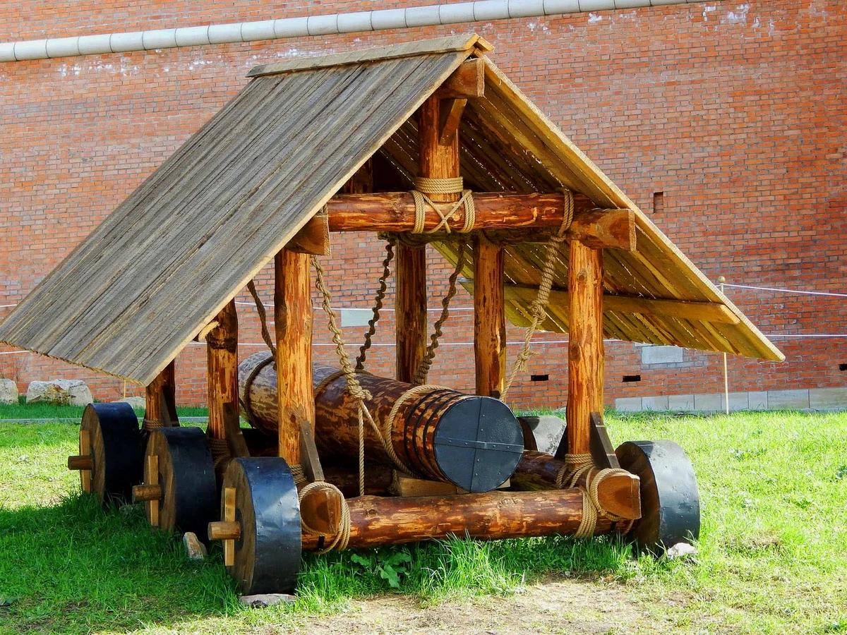 Таран на колесах с навесом. (изображение из открытых источников)