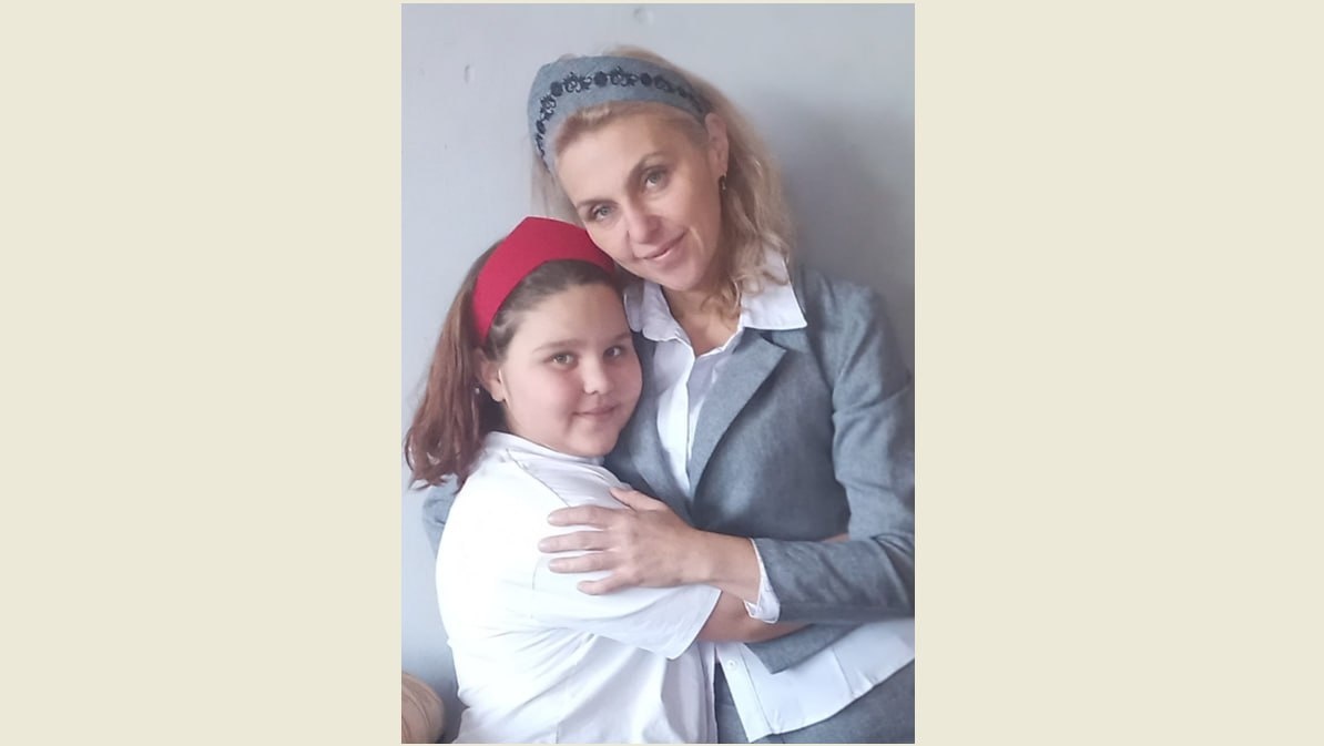 Второклашка Лера и ее мама. Фото: предоставлено ИА "Новороссия".