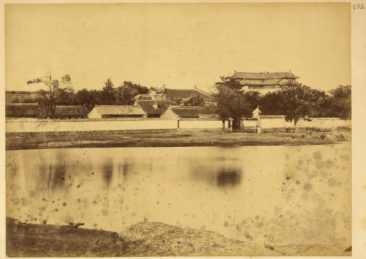 Русская Православная миссия в северо-восточной части Пекина, 1874 г. Здание миссии было разрушено в 1900 г. в ходе боксерского восстания.