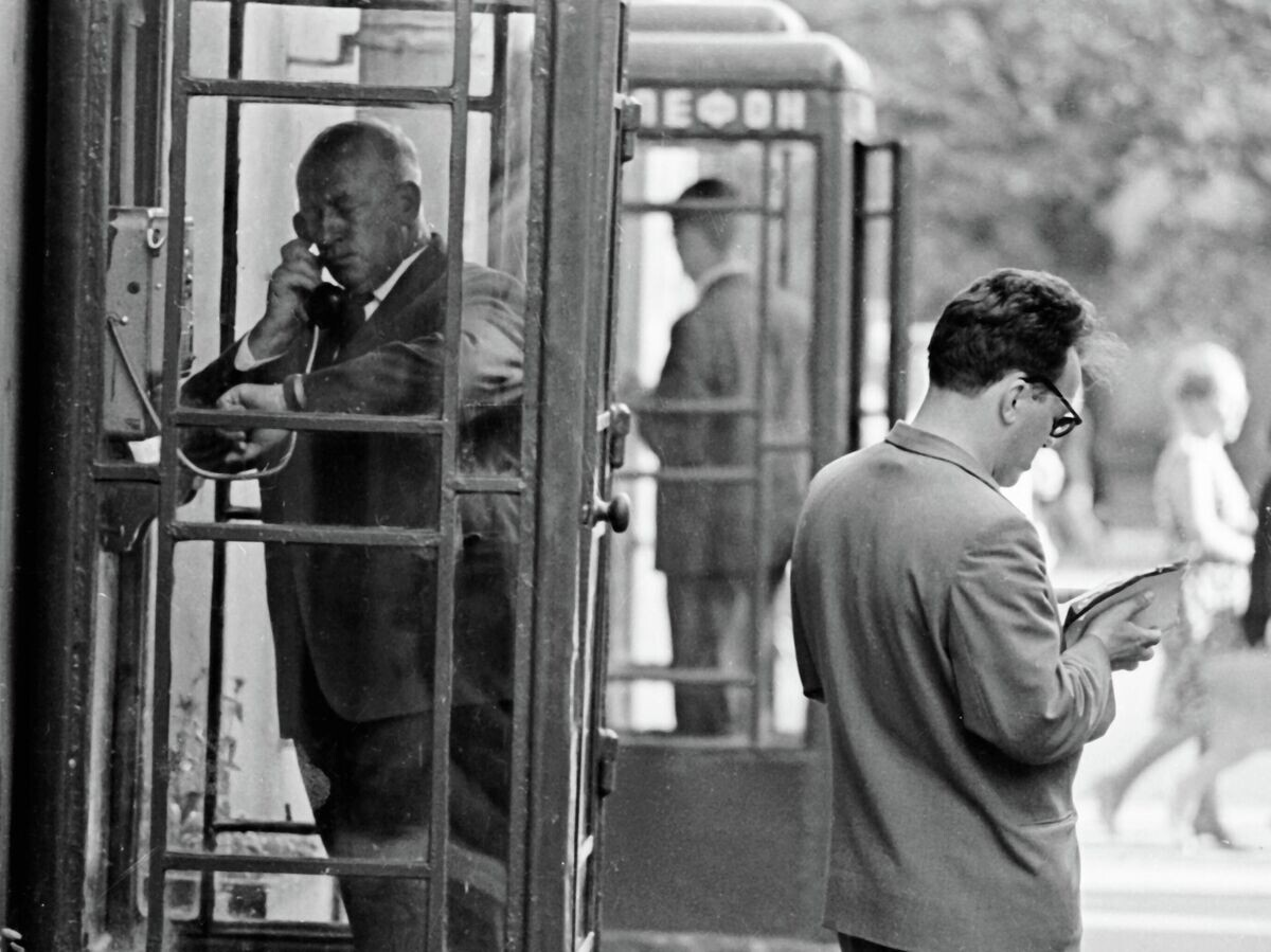    Телефон-автомат на Невском проспекте в Ленинграде© РИА Новости / Всеволод Тарасевич