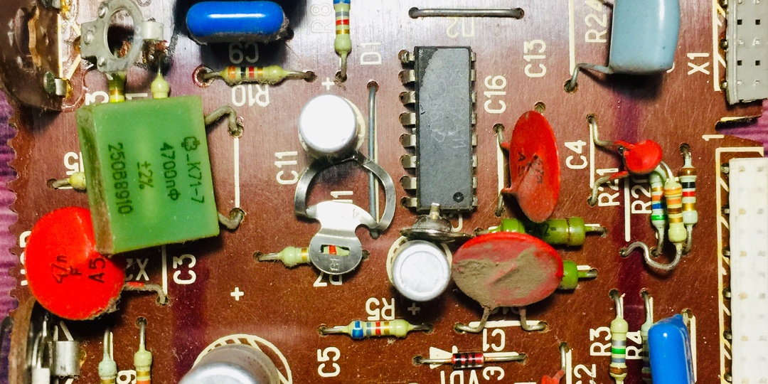 Скупщики молчат, но эти конденсаторы принимают поштучно до 1000р за единицу, а не на килограмм.