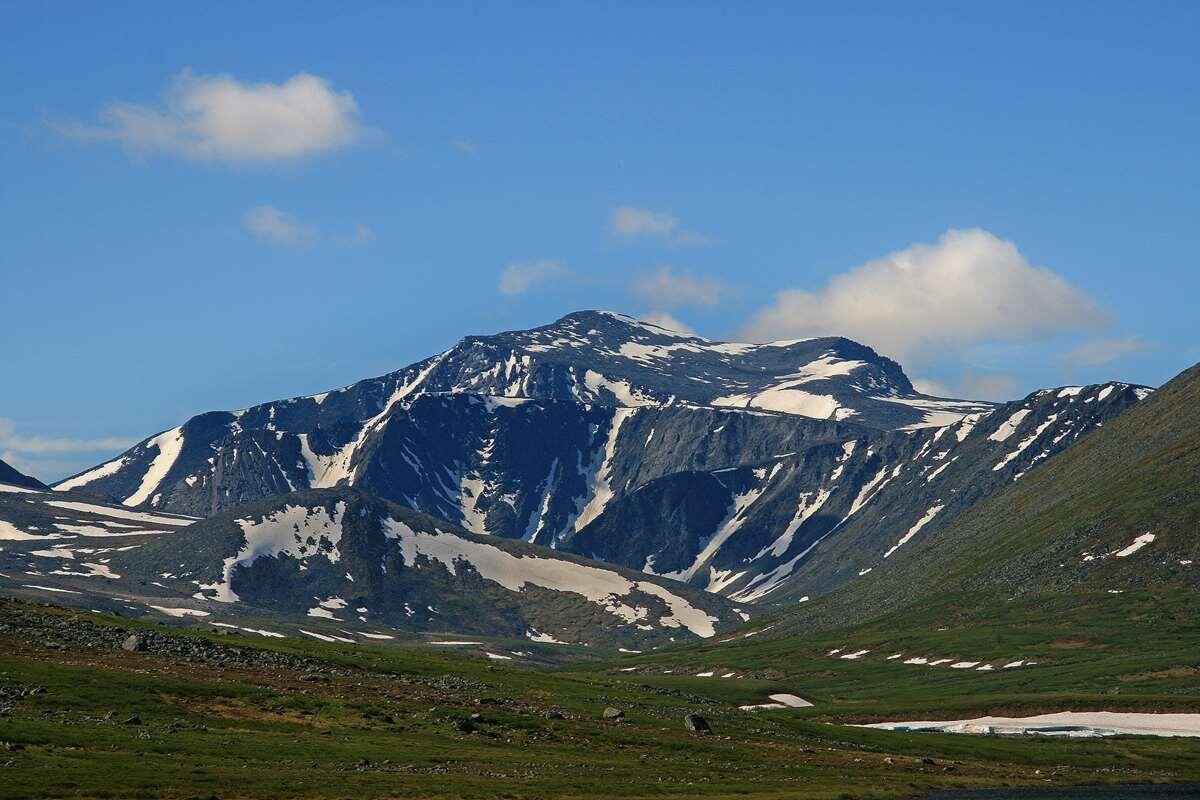    Гора Народная (Поенг-Ур). Приполярный Урал. Фото Галины Ильясовой stalker