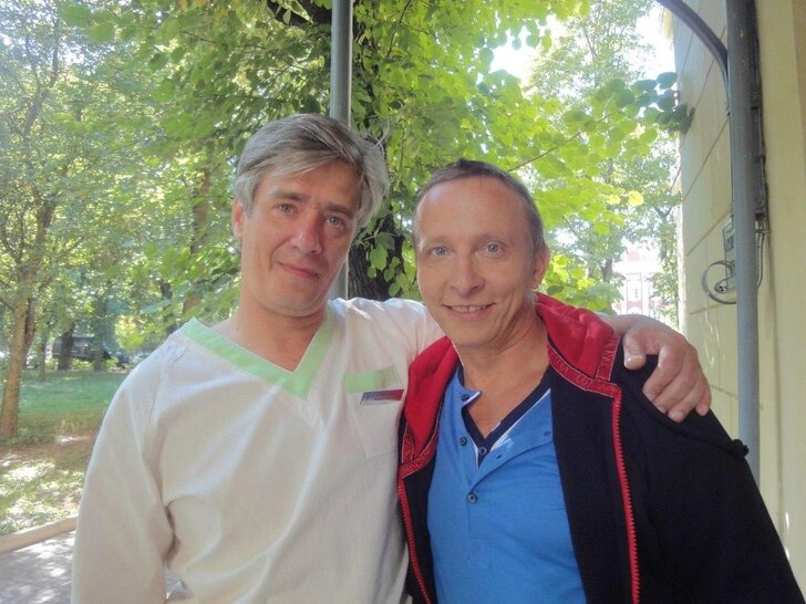    На счету актера 30 работ в кино. На фото с Иваном Охлобыстиным