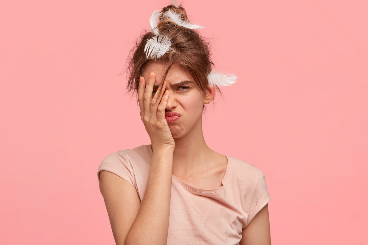 Разберём причины усталого лица и действенные способы, как вернуть коже сияние всего за 5 минут