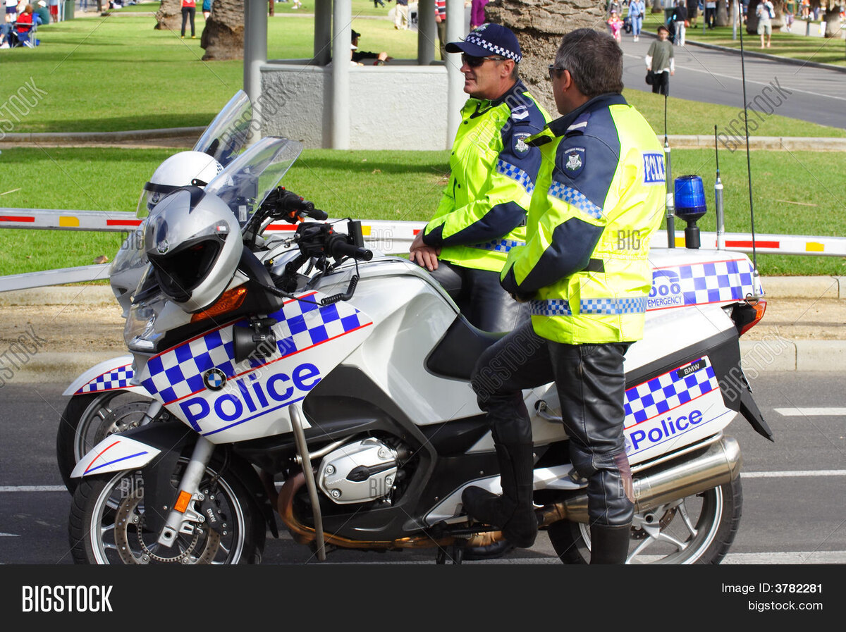 На вид - суровые парни но - всегда помогут на дороге. Даже умеют принять роды...