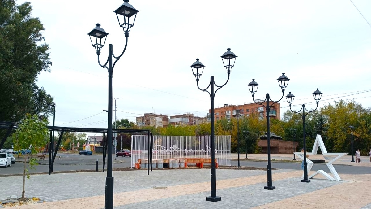    Аллею Победы в Макеевке украсили фонарями