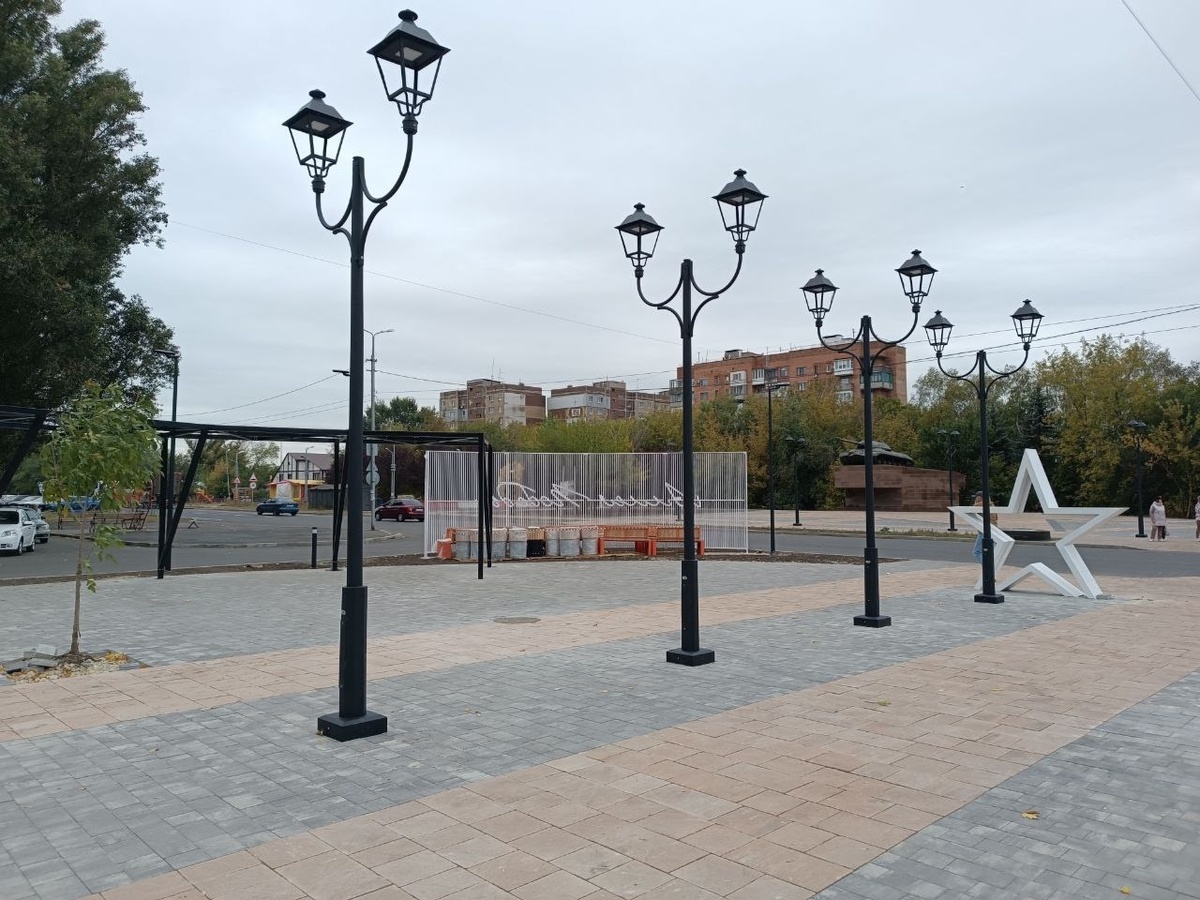    На Аллее Победы в Макеевке установили более 40 светильников