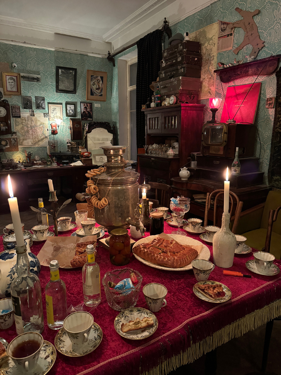 Чаепитие в конце театрализованной экскурсии