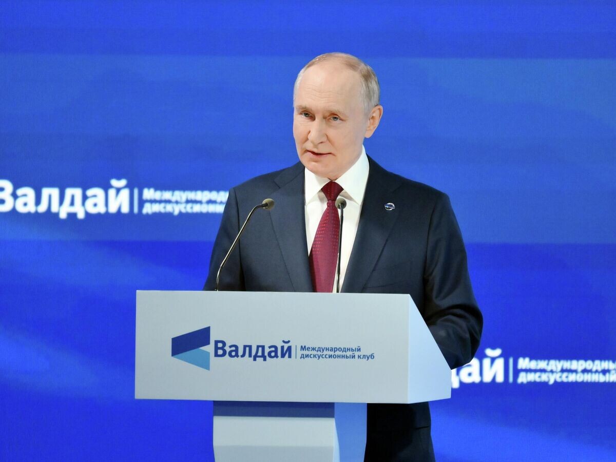    Президент РФ Владимир Путин выступает на пленарной сессии XXII Ежегодного заседания Международного дискуссионного клуба "Валдай"© РИА Новости / Григорий Сысоев