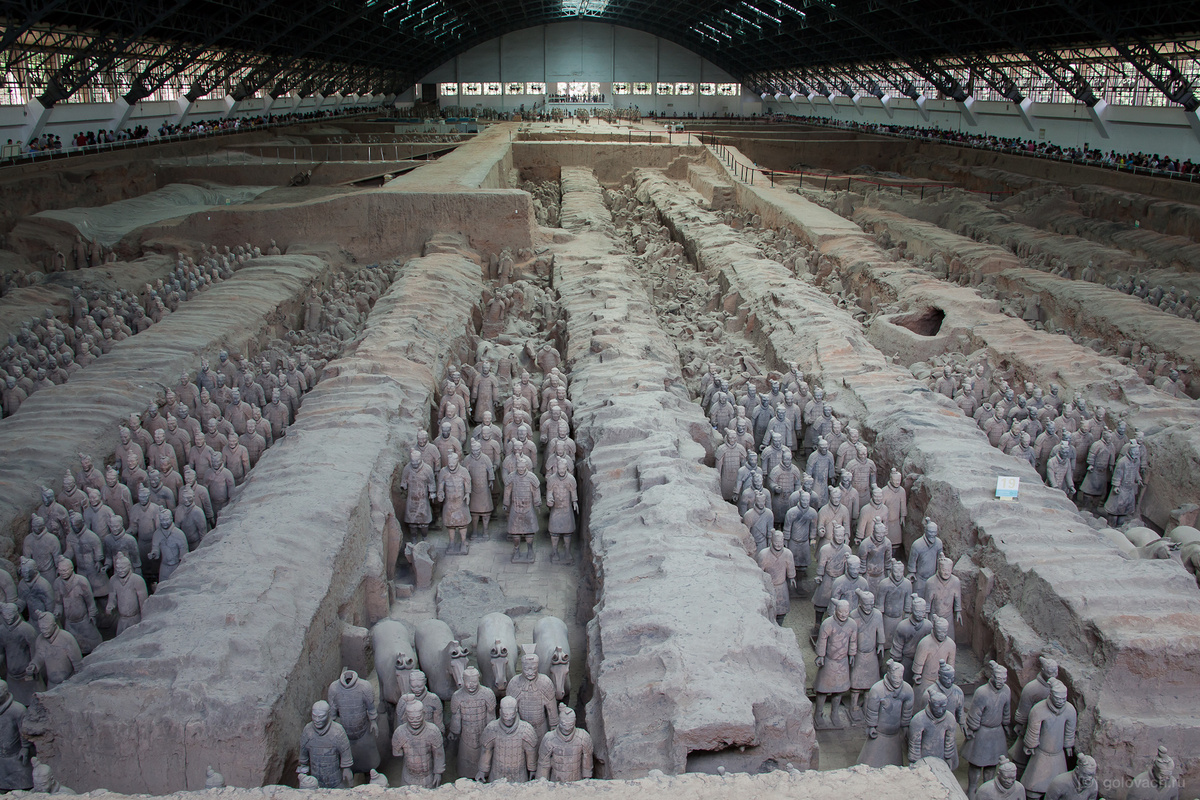 Терракотовая армия — одно из чудес света, которое стоит увидеть лично