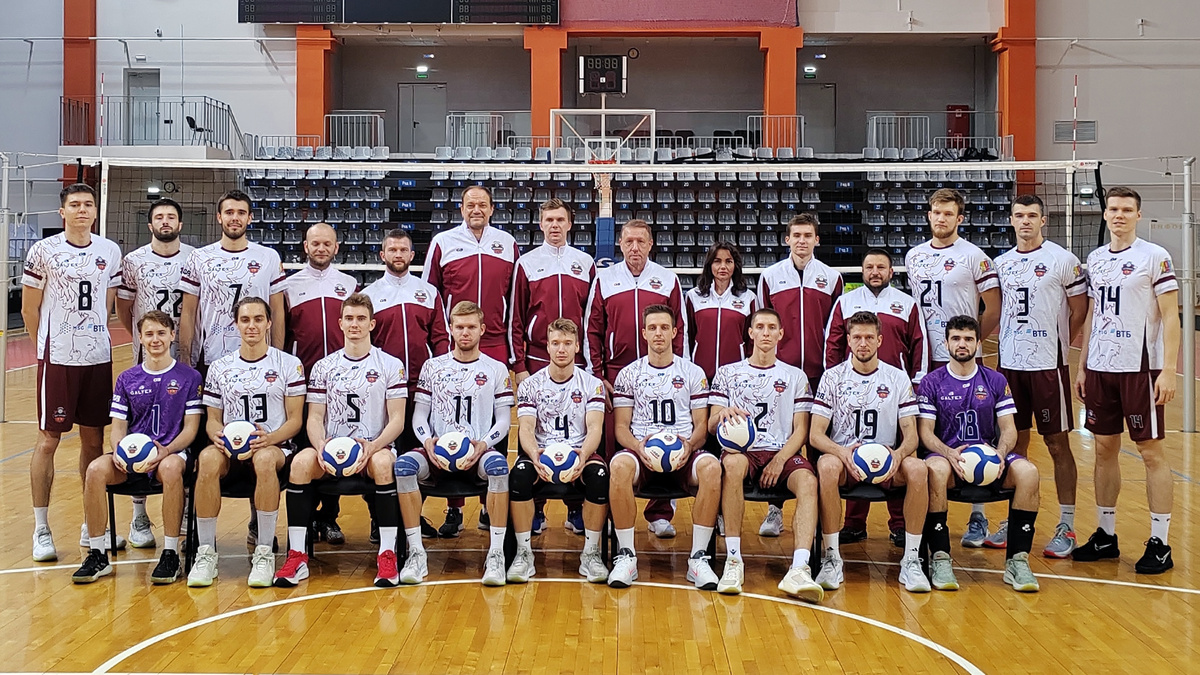 ВК «Текстильщик» (Иваново) сезон 2026: Президент клуба Василий Алексеевич Галицков, главный тренер Алексей Евгеньевич Сколобанов, тренер-консультант заслуженный мастер спорта России Игорь Юрьевич Шулепов, тренер по физической подготовке Илья Алексеевич Рубилов. Игроки: Муртазаали Юсупов #22, Данил Козлов #8 - оба диагональные; Руслан Косарев #4, Евгений Кабальнов #5 - оба связки; Андрей Сафонов #3, Егор Разаренов #7, Александр Азаренко #13, Фёдор Бабич #14 - все центральные блокирующие; Денис Сайфуллин #2; Максим Скобеев #10, Кирилл Вавилов #11, Евгений Волков #19, Пётр Орлов #21 - все доигровщики; Егор Матвеев #1, Гаджимурат Гусенгаджиев #18 - оба либеро.