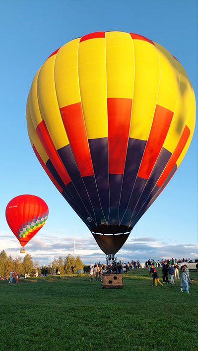 Фото Н. Вего "Огромные воздушные шары на фестивале воздухоплавания в Питере"