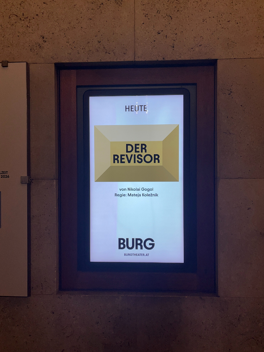 Афиша "Ревизора" в венском Akademietheather