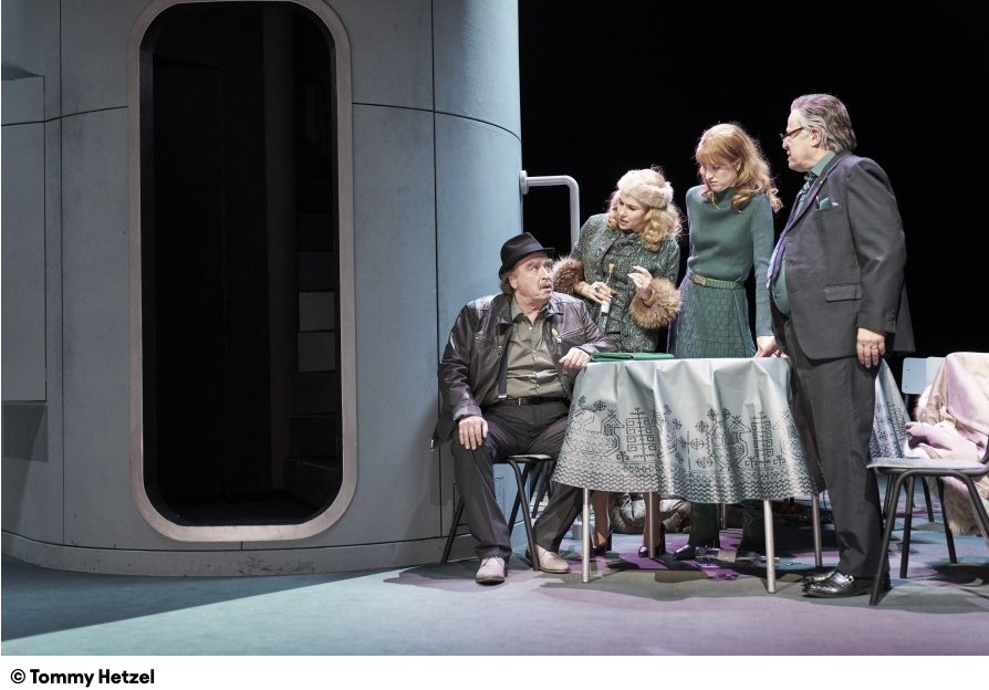 Скриншот с сайта Akademiethether. Источник изображения: https://www.burgtheater.at/produktionen/der-revisor