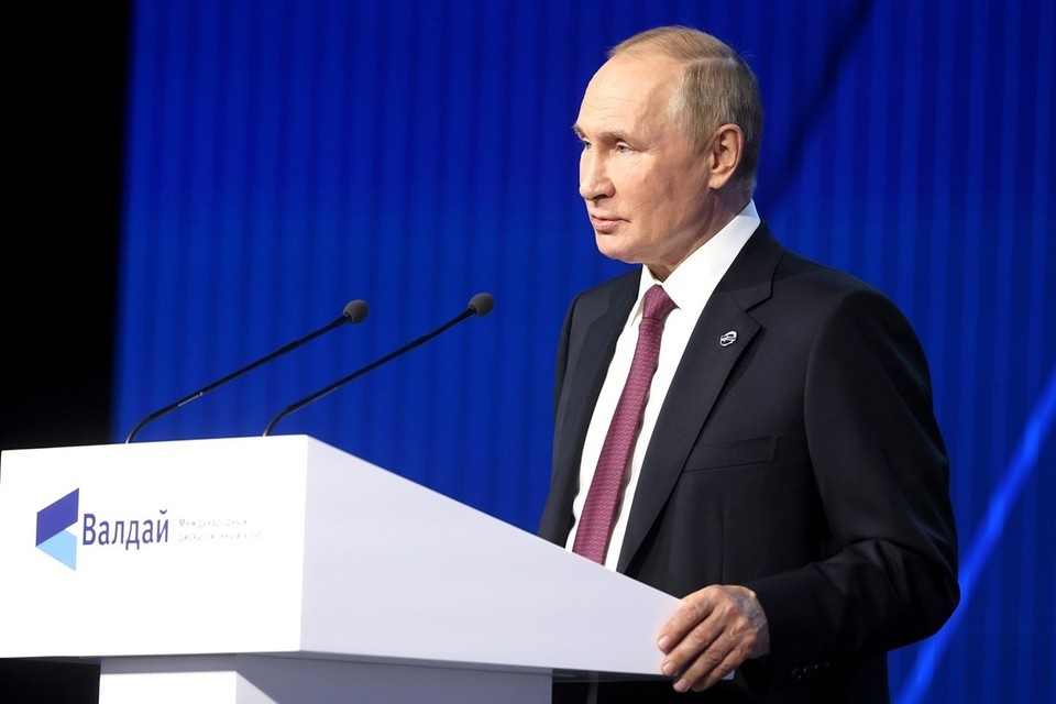    Владимир Путин прочитал стих Высоцкого и вспомнил «Любэ»: Запад навеял эти строки GLOBAL LOOK PRESS