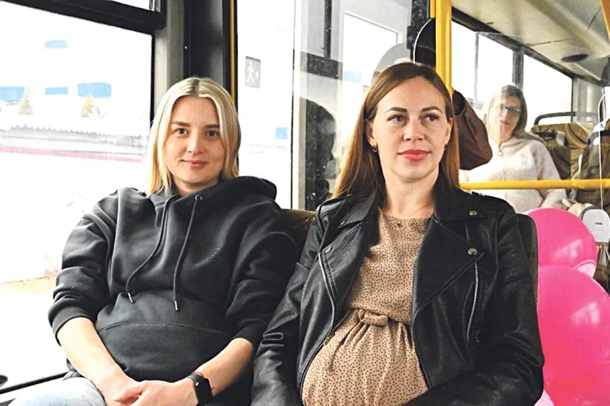    Будущих мам прокатили по древнему городу.