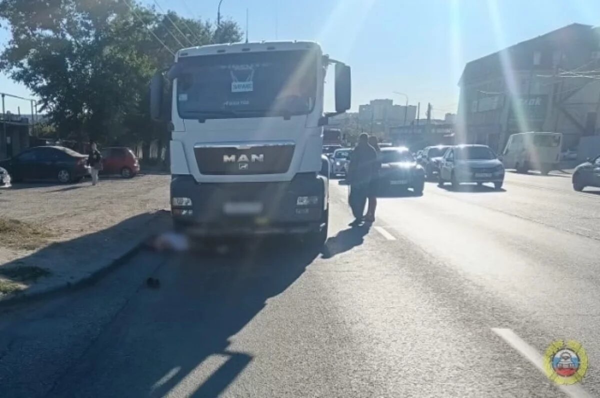   Пешехода на дороге в Волгограде раздавил многотонный грузовик