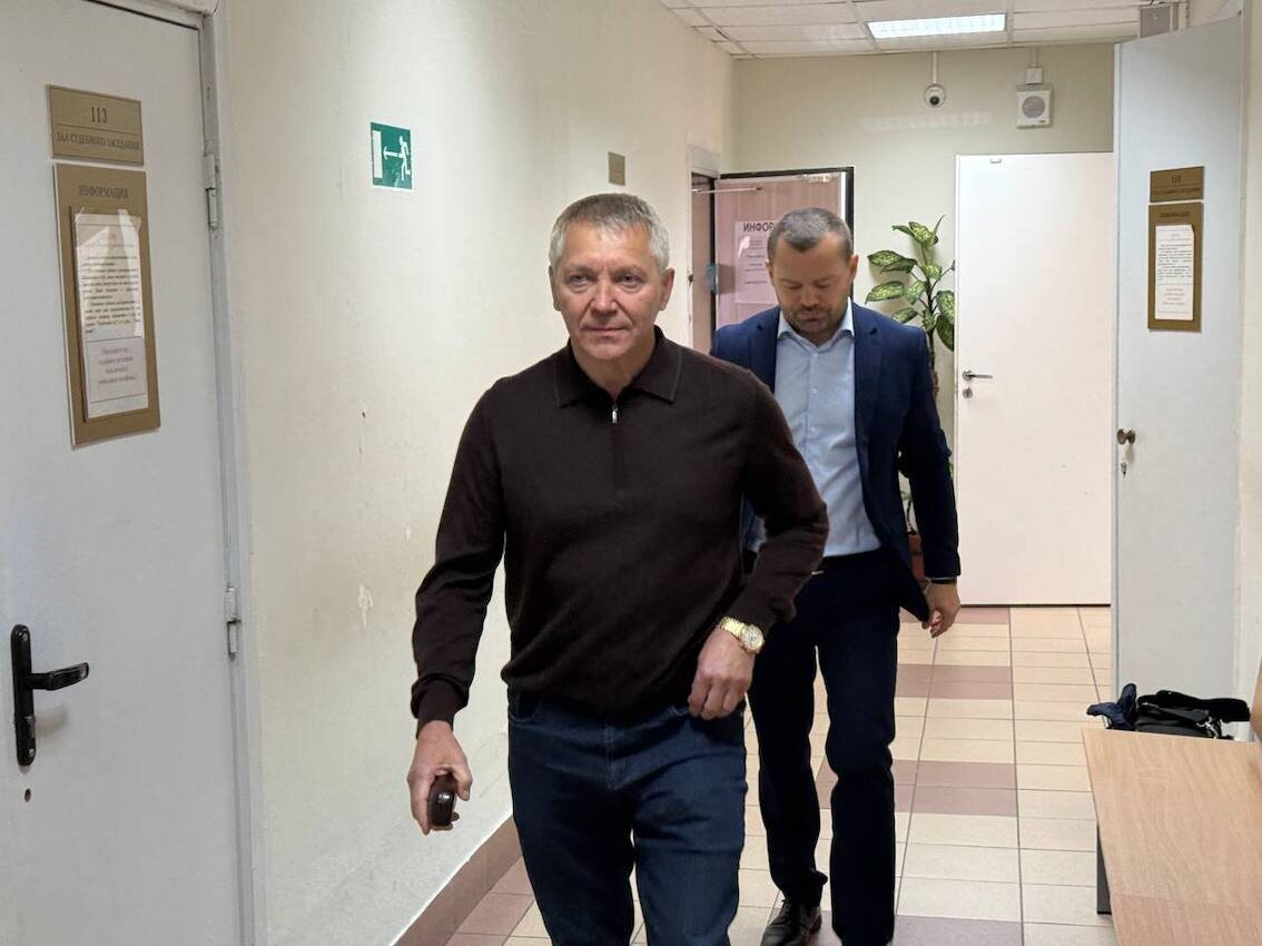Леонид Белуга на пути к приговору.