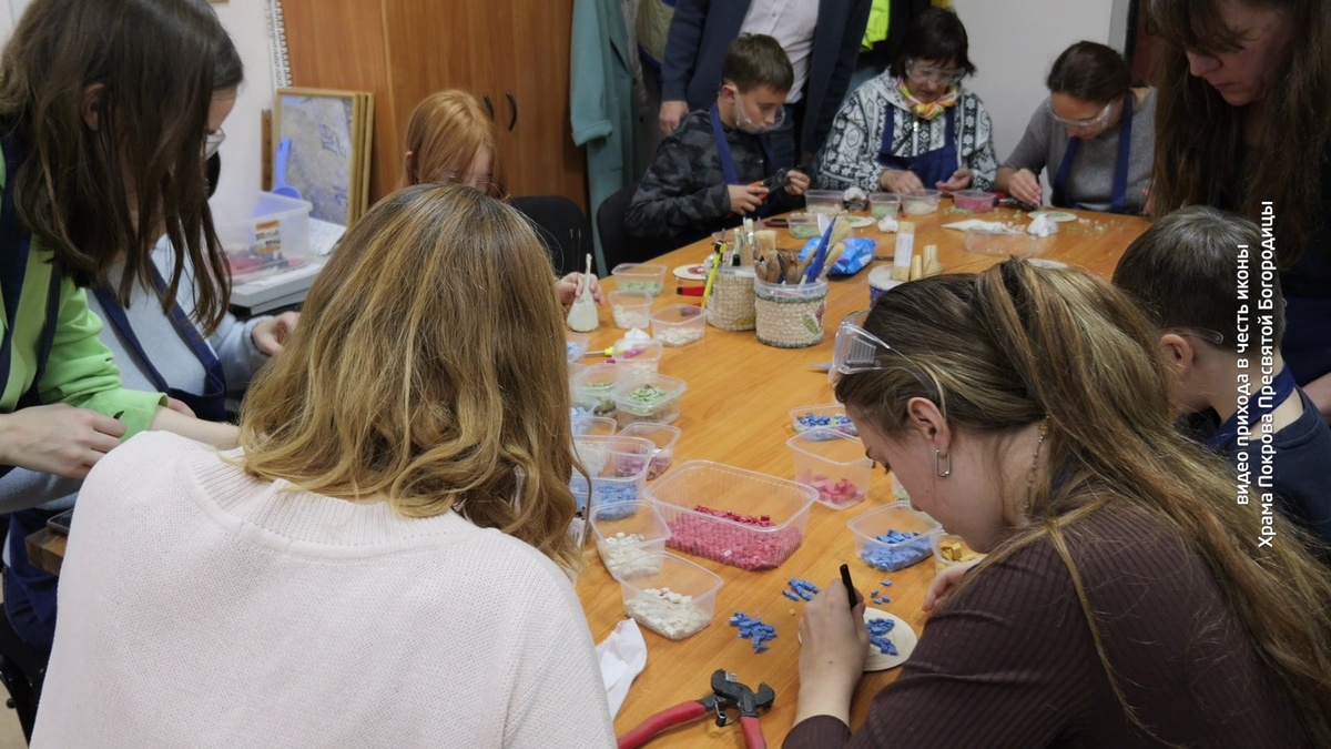 Занятия мозаичным ремеслом при храме Покрова Пресвятой Богородицы