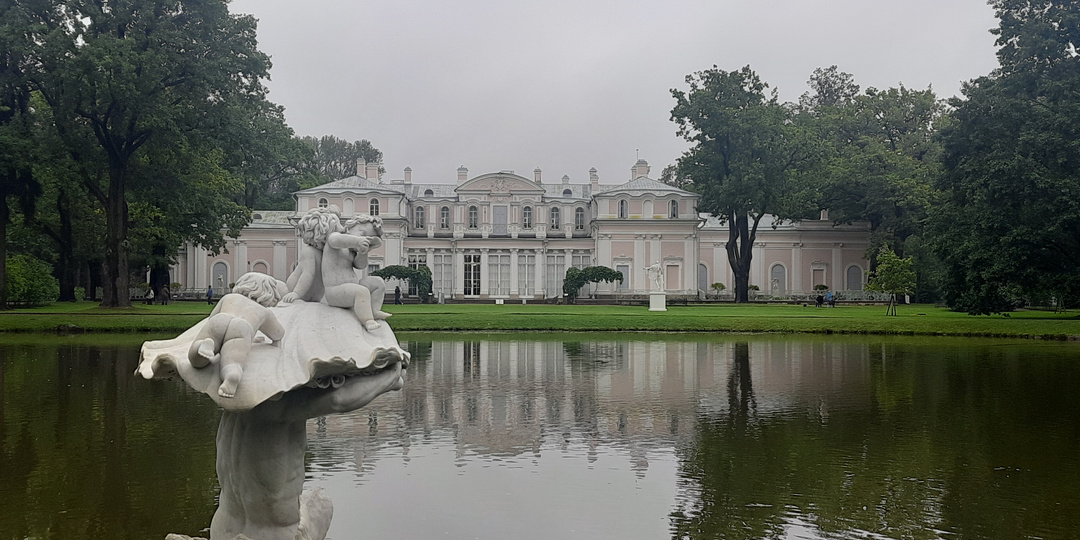 Ораниенбаум - еще один дворец в пригороде Петербурга